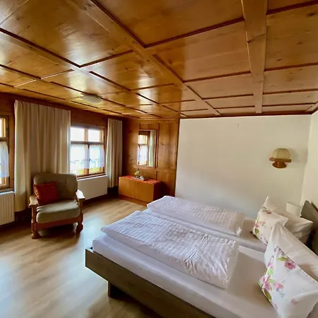 Rosinas Dreilaenderblick Holiday home *